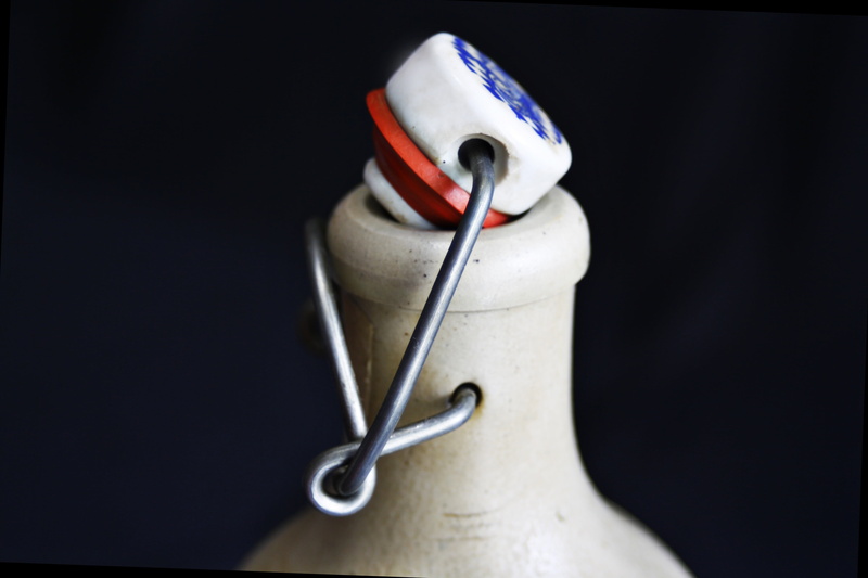 black, high angle view, studio shot, man made object, cork, metal, color, close-up, flaschenhaks, cut out, still life, work tool, no people, two objects