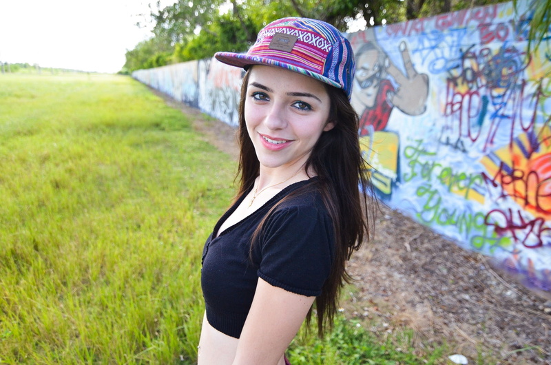 1080P, plant, leisure activity, portrait, baseball caps, young adult, lifestyles, hair, looking at camera, one person, hat, field, focus on foreground