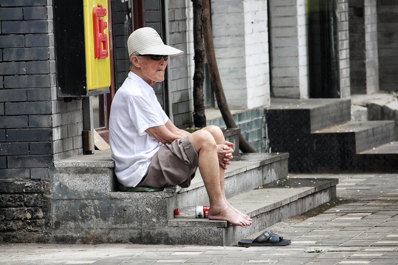 males, real people, person, men, one person, baseball cap, people, urban, building, white, built structure, 4K, leisure activity, full length, looking
