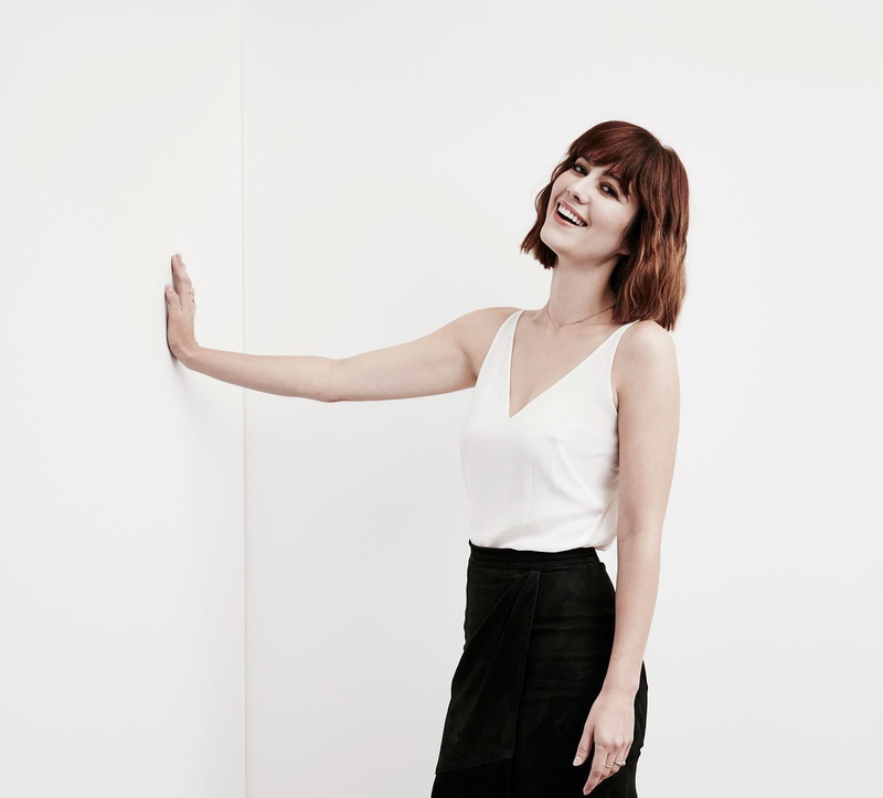 brunette, actress, 720P, Mary Elizabeth Winstead, celebrity, simple background