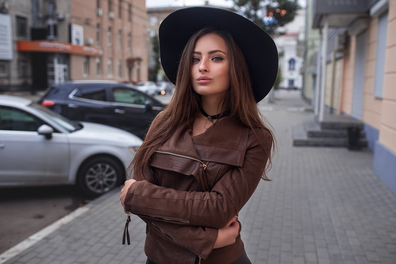 depth of field, urban, women with hats, women, brown jacket, long hair, portrait, outdoors, Dmitry Shulgin, hat, leather jackets, model, Veronica (Dmitry Sn)