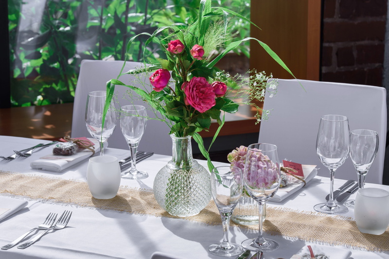 wedding, decoration, household equipment, birthday, wineglass, restaurant, luxury, tablecloth, quality, catering, furniture, glass, noble, red, place setting