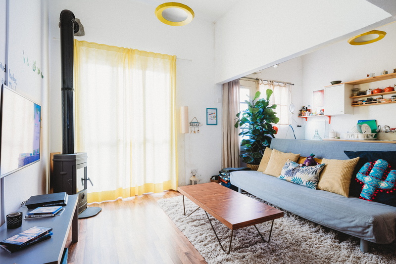 domestic life, indoors, futon, home showcase interior, seat, living, no people, throw, table, luxury, house, sofa, assorted, chair, room, modern, absence