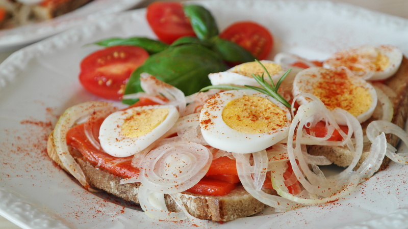 recipe, frisch, fish, healthy eating, meat, boiled, plate, ready-to-eat, toppings, starter, 5K, tomato, onion, salmon, freshness, culinary delight, salmon substitute