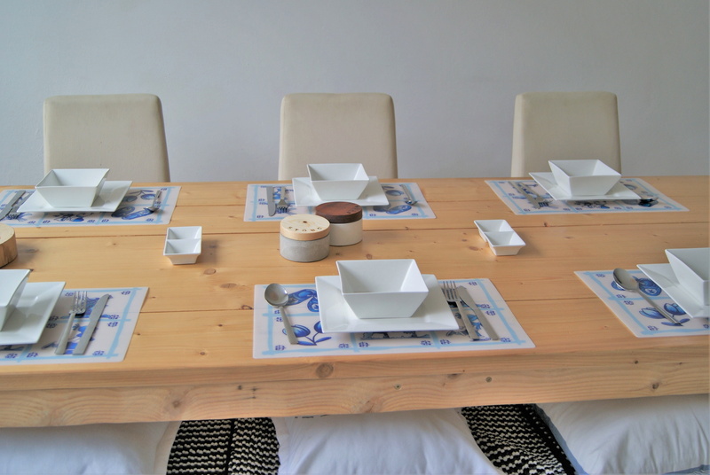 furniture, communication, chair, office, absence, table, stong, kruidenpotje, technology, large group of objects, setting, still life, wood - material