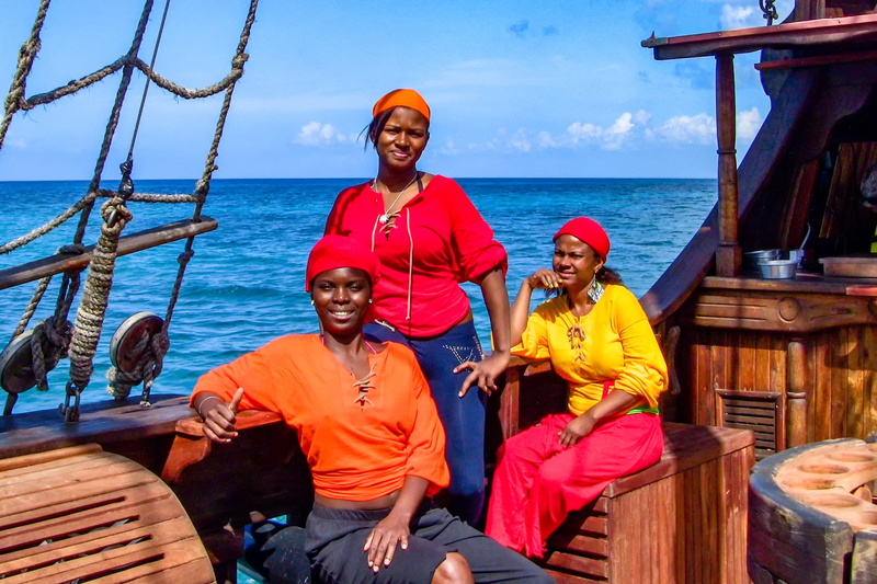 group of people, gold, gloomy, mature men, ship, 2K, emotion, happiness, pearl, women, compass, sitting, black, looking at camera, water, positive emotion