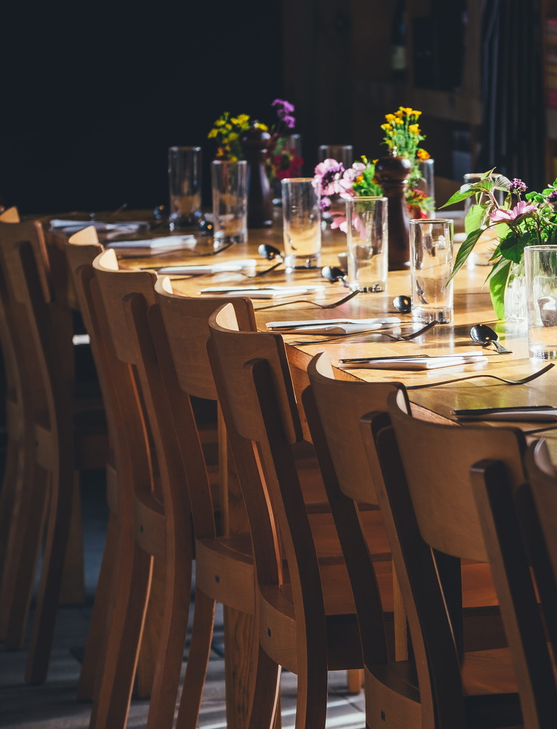 setting, household equipment, vase, drinking, fork, restaurant, chair, silverware, chairs, food, business, banquet, table, place setting, plate, cafe, interior