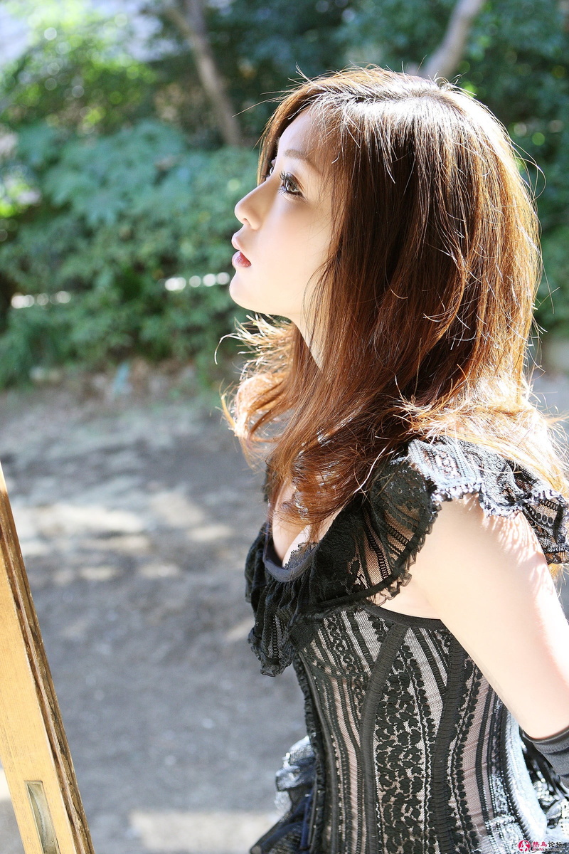 casual clothing, woman, sleeveless, Asian, women, adult, black, brown hair, contemplation, looking away, emotion, standing, clothing, sunlught, brown eyes