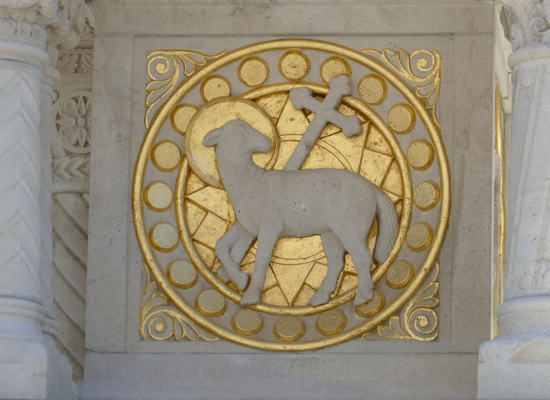 carving, historically, close-up, craft, no people, places of interest, 4K, jesus, monument, representation, white, day, shape, design, gold colored, wall