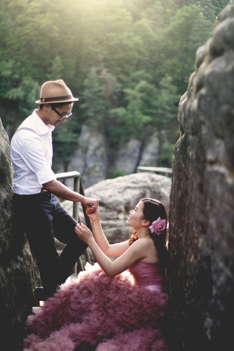 females, bride, pink, plant, bastei, nature, lifestyles, real people, males, bonding, wedding, tree, women, positive emotion, husband, family, child, three quarter length
