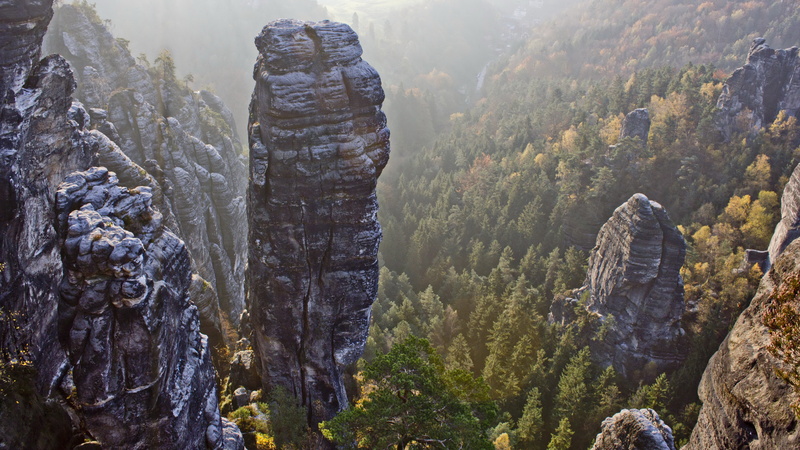 beside, beauty in nature, formation, mountain, nature, green, trees, plant, hell dog, eroded, solid, fog, daytime, 5K, mountains, environment, travel destinations