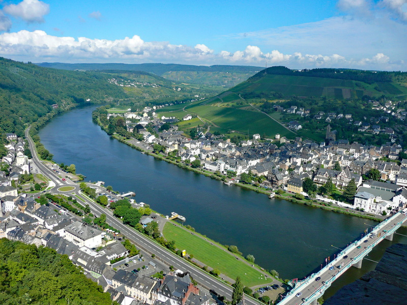 holiday, sky, river, built structure, green color, bay, outdoors, architecture, village, no people, beauty in nature, Mosel, Sachsen, travel destinations