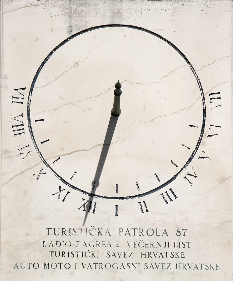 Shadow, day, clock, education, indoors, Lunch, geometric shape, communication, circle, 2K, western script, Time, sun running, number, text, close-up, day running