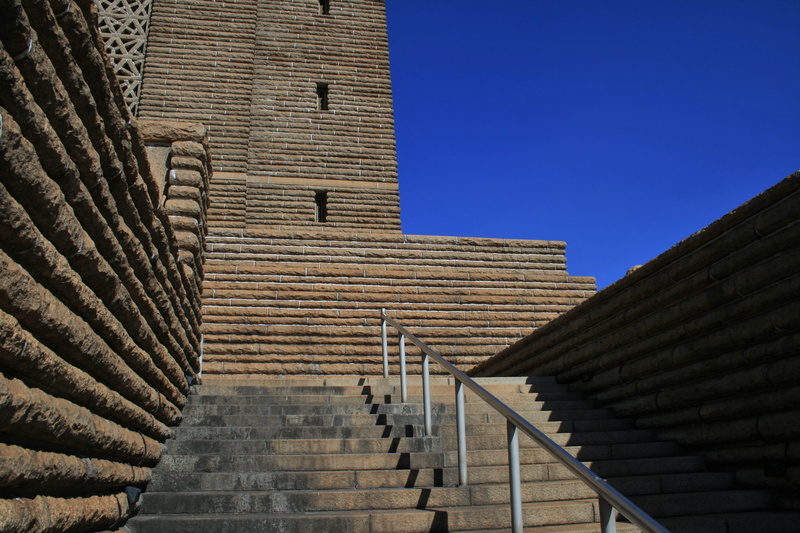 clear sky, wall, commemoration, sunlight, no people, Granite, outdoors, railing, steps, architecture, steps and staircases, Monument, 4K, pioneers, staircase