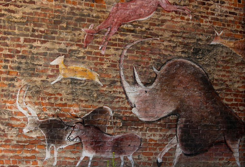 no people, art and craft, creativity, brick wall, history, wall, pattern, brick, prehistoric, day, african animals, assorted, outdoors, several, close-up