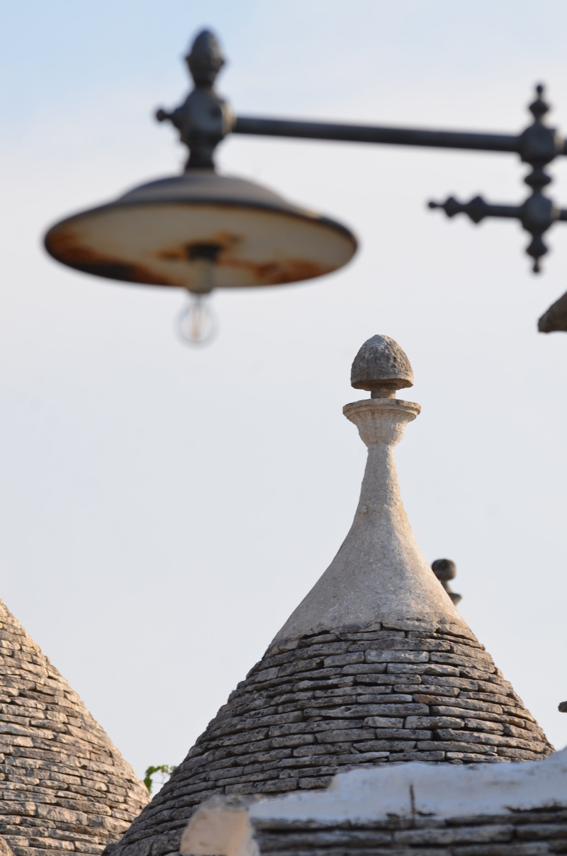 architecture, 4K, trullo, building, focus on foreground, close-up, roof tile, italy, animal, nature, roof, built structure, animal themes, metal, village