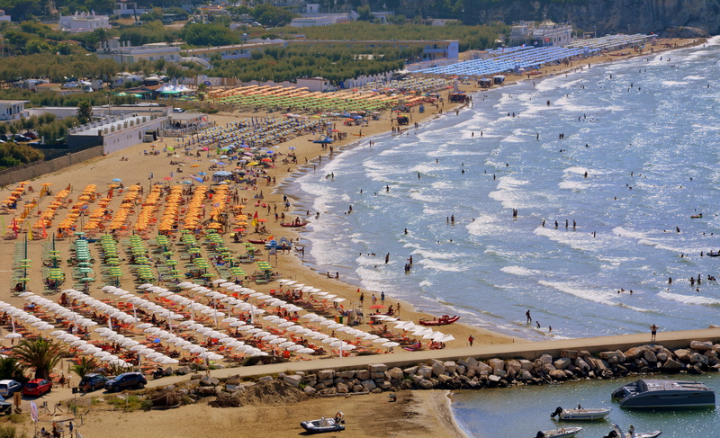 bathers, real people, built structure, river, waves, gargano, city, nautical vessel, water, large group of people, puglia, architecture, outdoors, high angle view