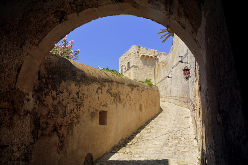 built structure, arch, old, san nicola, tourism, puglia, travel destinations, history, wall, solid, building exterior, nature, stone wall, architecture