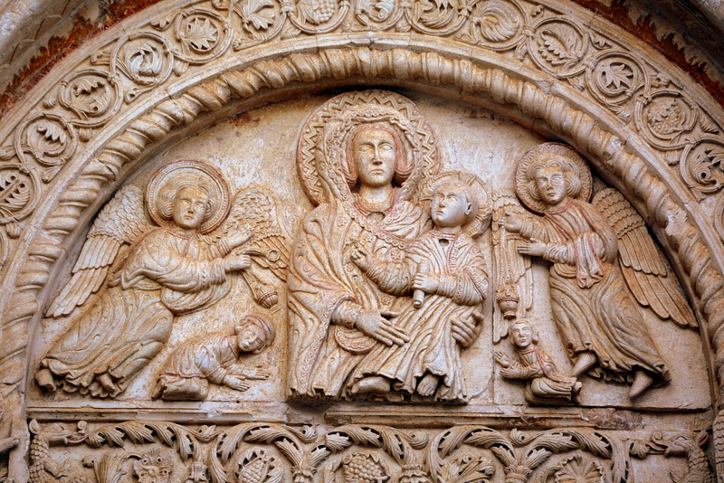 female likeness, day, architecture and art, religion, no people, relief, history, 5K, craft, the past, carving, puglia, human representation, gargano
