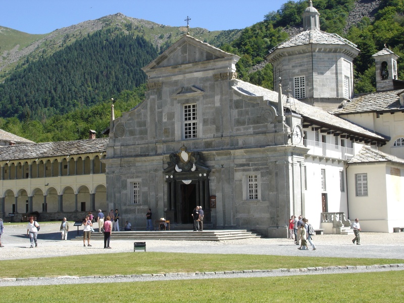 travel destinations, women, architectural column, crowd, plant, sanctuaries, architecture, santuario di oropa, travel, nature, church, building exterior