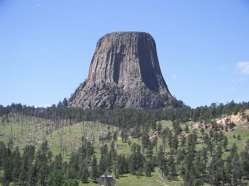 clear sky, mountain, travel, tranquil scene, usa, scenery, monument, no people, rock formation, devils tower, nature, tower, landscape, plant, devils, scenic