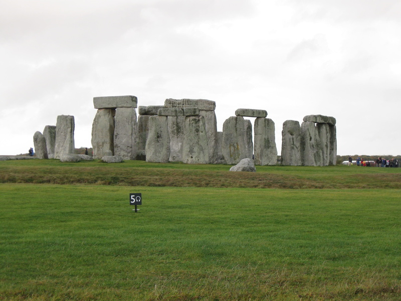 ruin, stonehenge, incidental people, tourism, countryside, plant, field, stone, architecture, heritage, prehistoric, ancient, history, travel, archaeology