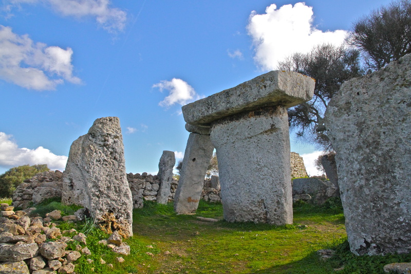 old Ruin, solid, europe, outdoors, archaeology, built structure, old, Taula, 5K, the Past, architecture, cultures, no people, grass, history, cloud - sky