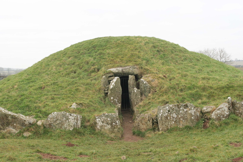 ddu, one animal, beauty in nature, history, the Past, architecture, mound, england, tomb, neolithic, ancient, "united kingdom", ancient civilization, nature