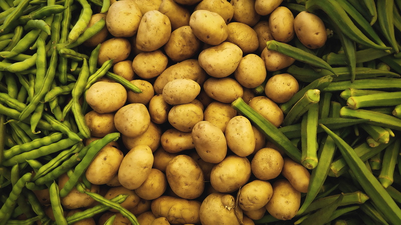 food, still life, pattern, market stall, farmed, abundance, dish, vegetable, for sale, potatoes, high angle view, potato, raw food, wellbeing, fruit, retail
