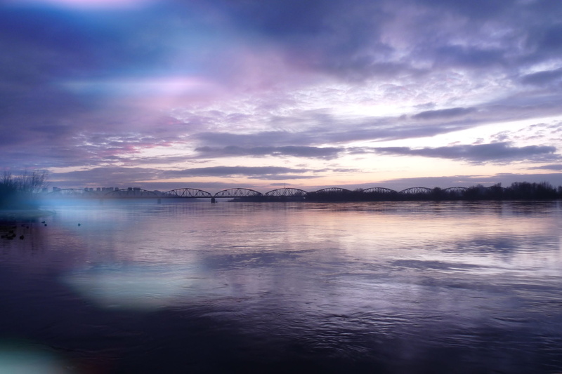the wave is reflected, sea, beautiful, dusk, color, cloud - sky, outdoors, lagoon, landscape, waterfront, nature, light, built structure, monolithic part of the waters