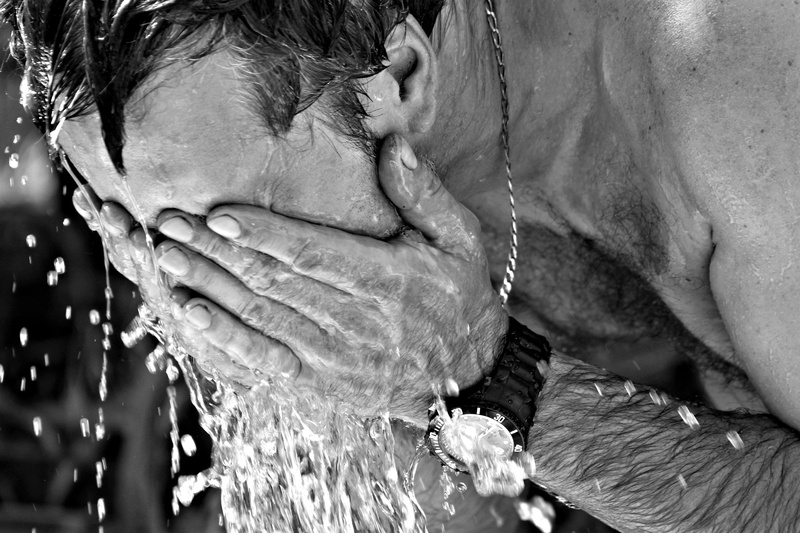 hűsölés, motion, outdoors, lifestyles, excursion, cold water, portrait, heat wave, hotness, exposure to the sun, facial, wet, body cleansing, black And White