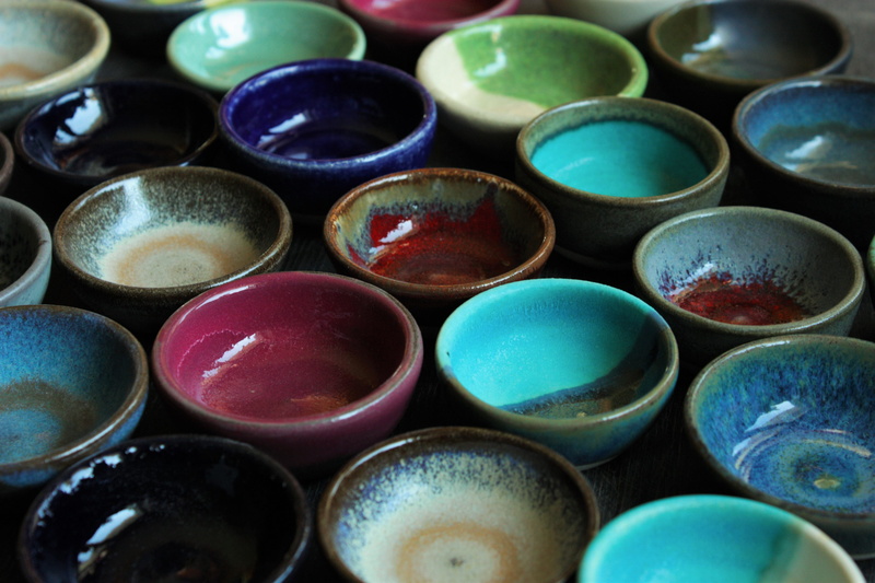 selective focus, in a row, Colorful, multi colored, ornament, 4K, geometric shape, decoration, container, abundance, backgrounds, paint, repetition, shades of