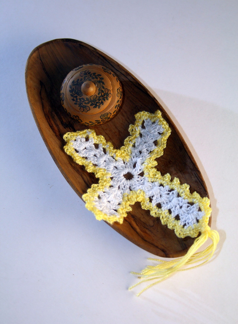Cross, Crochet, day, single object, table, beauty in nature, indoors, wood - material, white, still life, cut out, high angle view, no people, art and craft