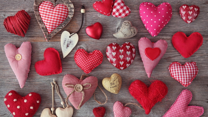 no people, handicraft, romantice, temptation, large group of objects, candy heart, food and drink, directly above, hearts, red, wood grain, pattern, handwork