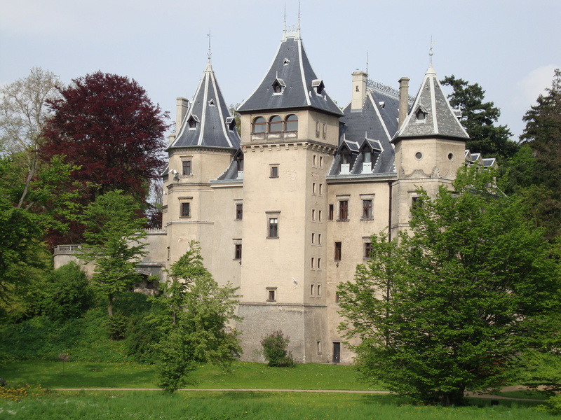 outdoors, nature, built structure, tour, architecture, castle, history, day, no people, the past, 4K, building exterior, residential district, old, goluchów