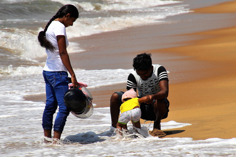 lifestyles, wet, leisure activity, expedition, nature, girls, men, daughter, young, child, rest, braid, indian ocean, sea foam, tour, tourism, toddler