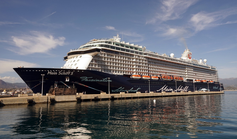 outdoors, Cruise Ship, harbor, luxury, cruise, my ship 5, travel destinations, sky, sea, ship, Water, passenger craft, built structure, cloud - sky, transportation