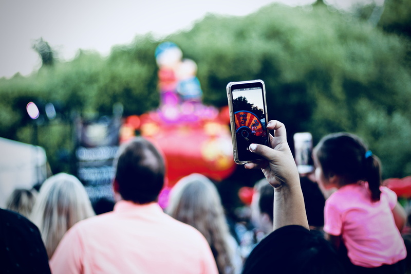 communication, mobile phone, men, shallow, technology, activity, focus on foreground, focus, photography, adult, taking photo, women, portable information device