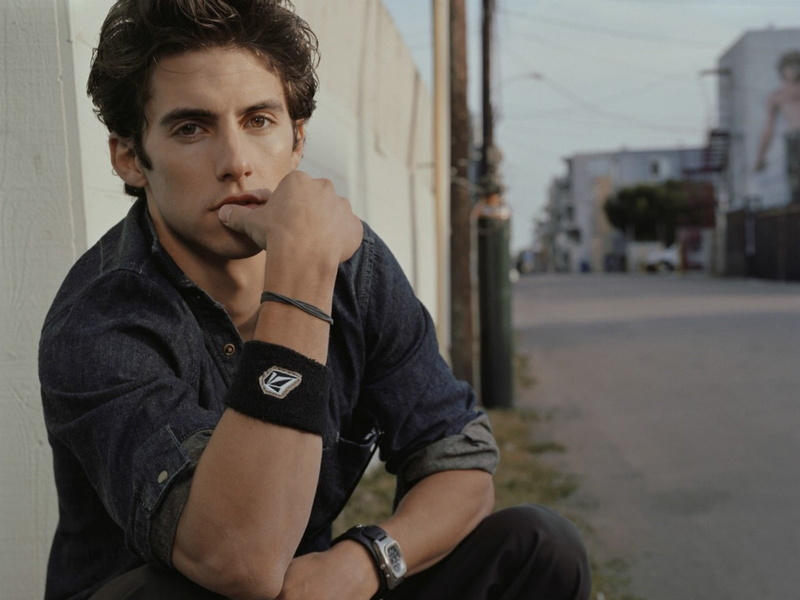 city, hours, denim, contemplation, black, brunette, s, front view, architecture, portrait, looking at camera, focus on foreground, day, 720P, men, casual clothing