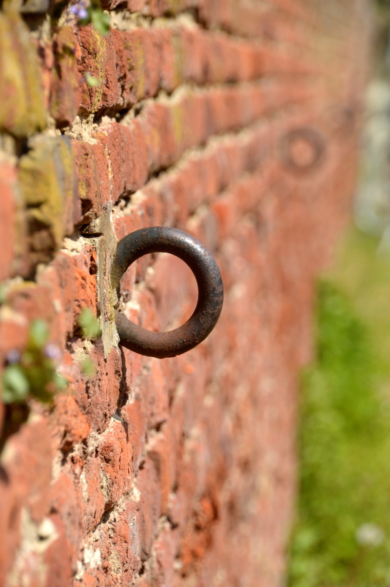 damaged, model, structure, built structure, focus on foreground, architecture, day, masonry, brick wall, close-up, red, tether, wall, brick, rusty, 2K