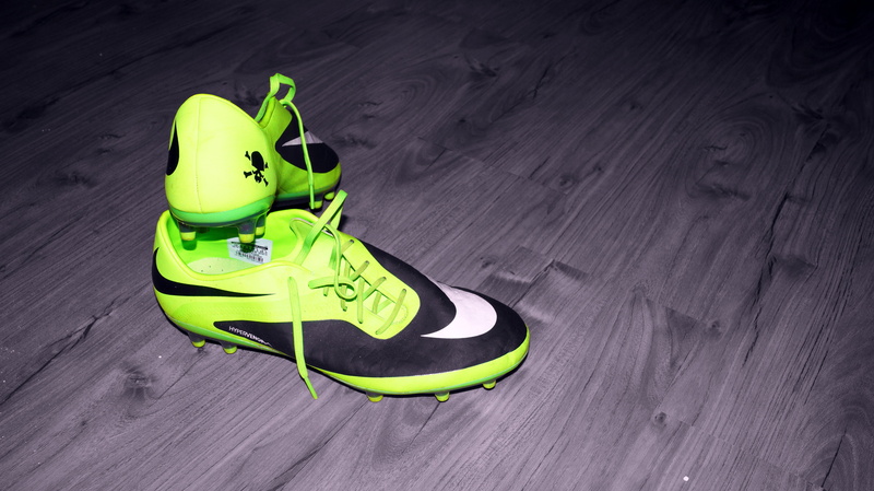 flooring, football, vignette, cold temperature, toy, day, skateboard, 5K, color, sports equipment, sport, nike, green, winter sport, hypervenom, shoe