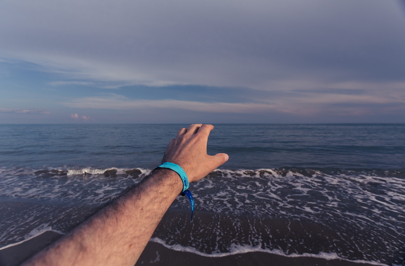blue, personal perspective, body part, horizon, hand, grabing, water, finger, waves, human, lifestyles, one person, wrist, real people, seeking, human body part