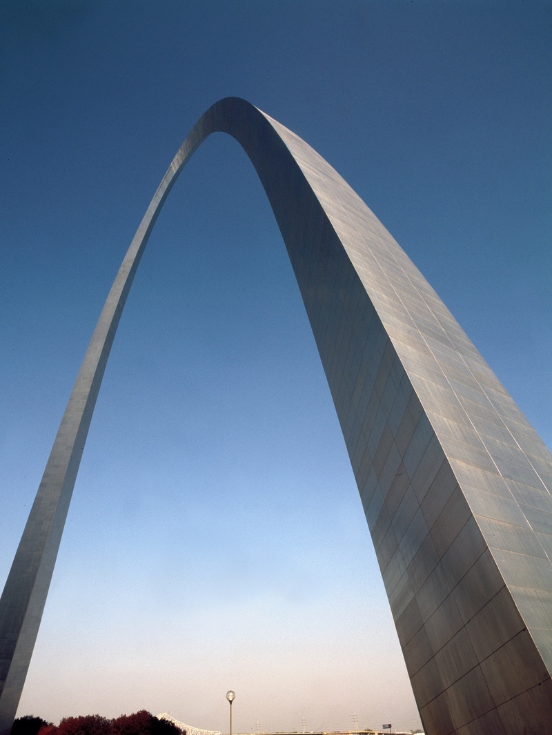 tall - high, metal, nature, neo-expressionist, doorway, city, day, tourism, memorial, shape, downtown, jefferson, curve, low angle view, landmark, symbol