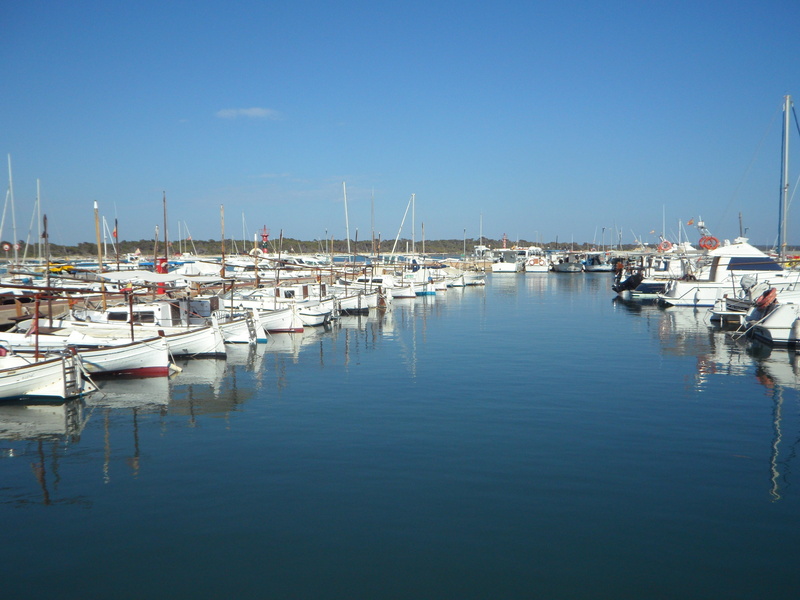 ships, pole, anchor, clear sky, mediterranean, anchored, transportation, mirroring, mallorca, sailboat, colonia de jordi, harbor, water reflection, day