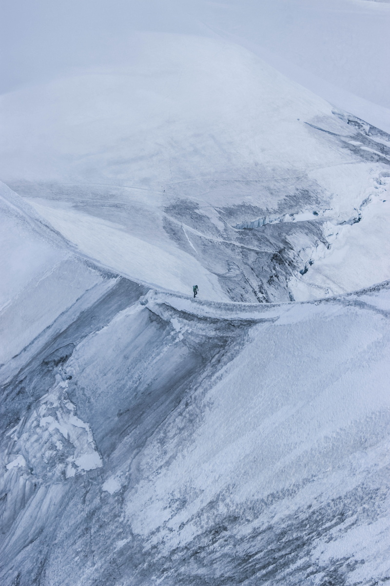 wander, snow, landscape, person, ice, frost, winter, outdoors, white, frigid, hill, extreme Sports, season, mist, frozen, alp, aerial View, fog, ridgeline
