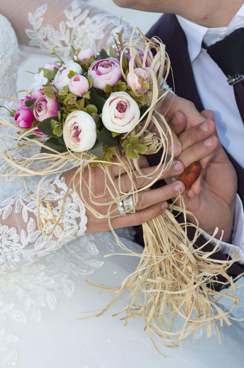 beauty in nature, rose, flower, hand, wedding, wedding ceremony, bouquet, adult, life events, real people, flowering plant, holding, human hand, positive emotion