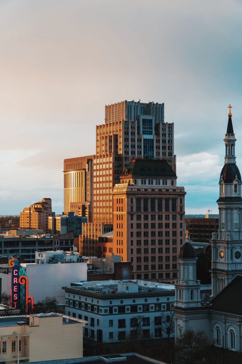 water, day, built structure, residential district, downtown, no people, cityscape, building exterior, tower, 5K, sky, skyscraper, cloud - sky, capitol