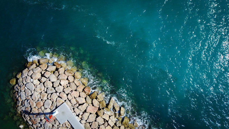 sea, turquoise colored, firewood, aerial, outdoors, tree, stone wall, view, scenics - nature, body, large group of objects, blue, 4K, plano cenital, forest