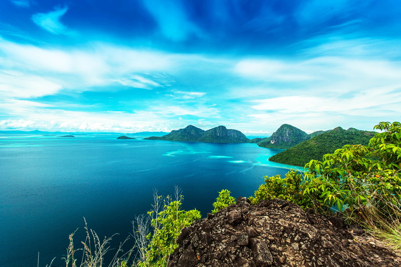 green Color, coast, stones, body, scenics, leafed, cultures, nautical Vessel, coastline, green, mountains, Bohey Dulang Island, island, idyllic, travel Destinations