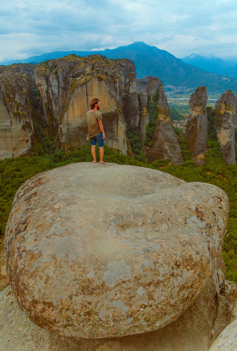 rock, standing alone, real people, beauty in nature, mobile friendly, outdoors, day, man, rock formation, casual clothing, leisure activity, high, lifestyles